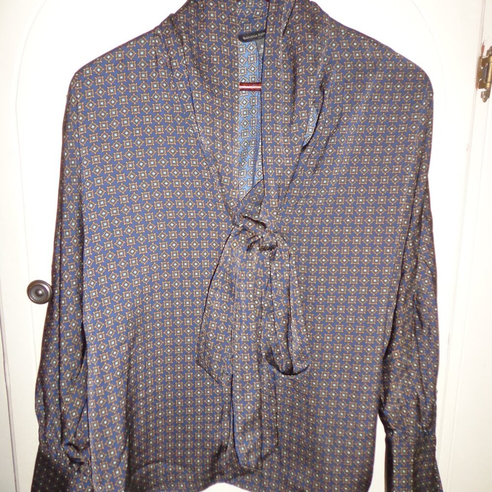 Banana Republic Blouse S Raglan Long Puffy Sleeves V-Neck/Ties Dk Navy Print
